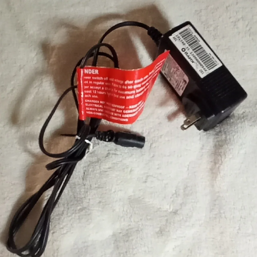 Razor Black Charger with Red Tag